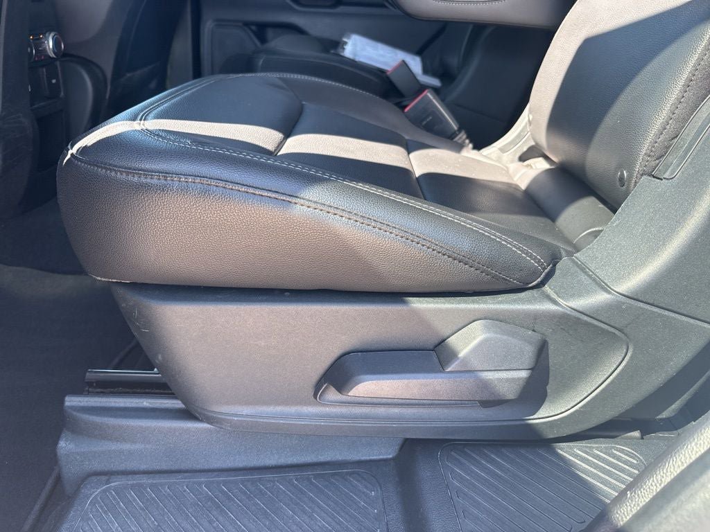 Used 2020 Ford Explorer XLT w/ Equipment Group 202A AWD/4WD image 28