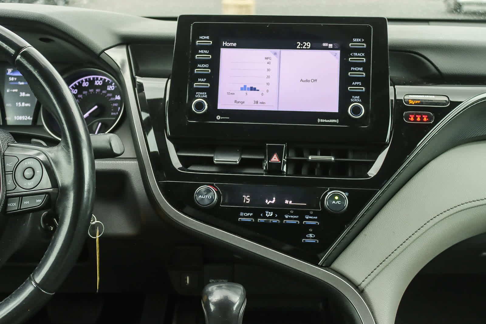 Used 2021 Toyota Camry SE image 12