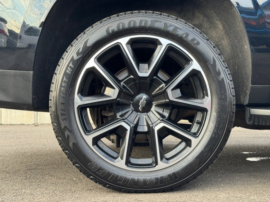Used 2021 Chevrolet Suburban RST w/ Luxury Package image 17