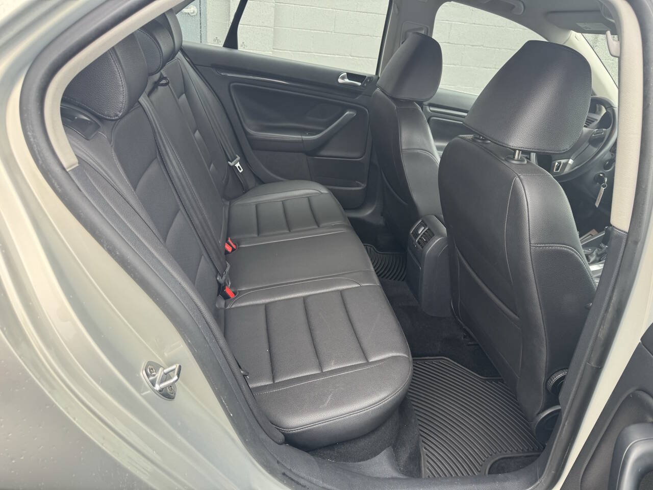 Used 2010 Volkswagen Jetta TDI FWD image 20