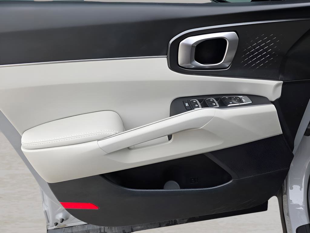 Used 2025 Kia Sorento EX w/ Panoramic Sunroof Package image 18