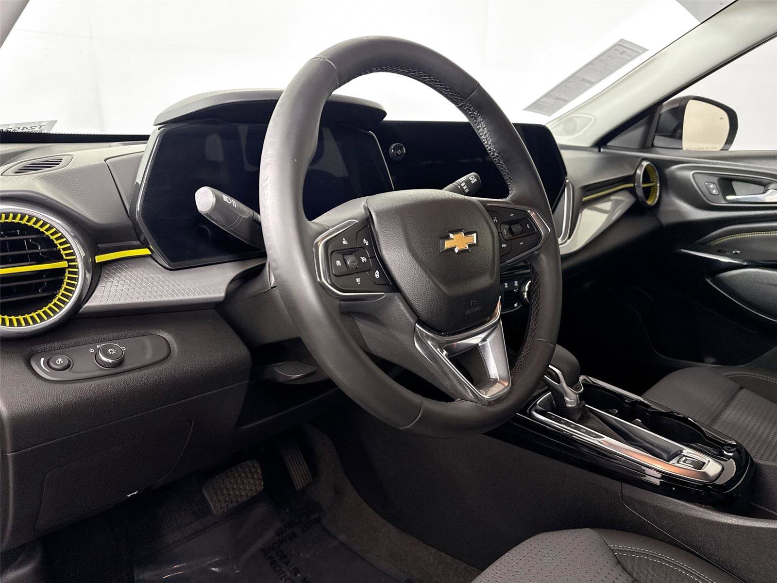 Used 2024 Chevrolet Trax LT w/ Driver Confidence Package FWD image 4