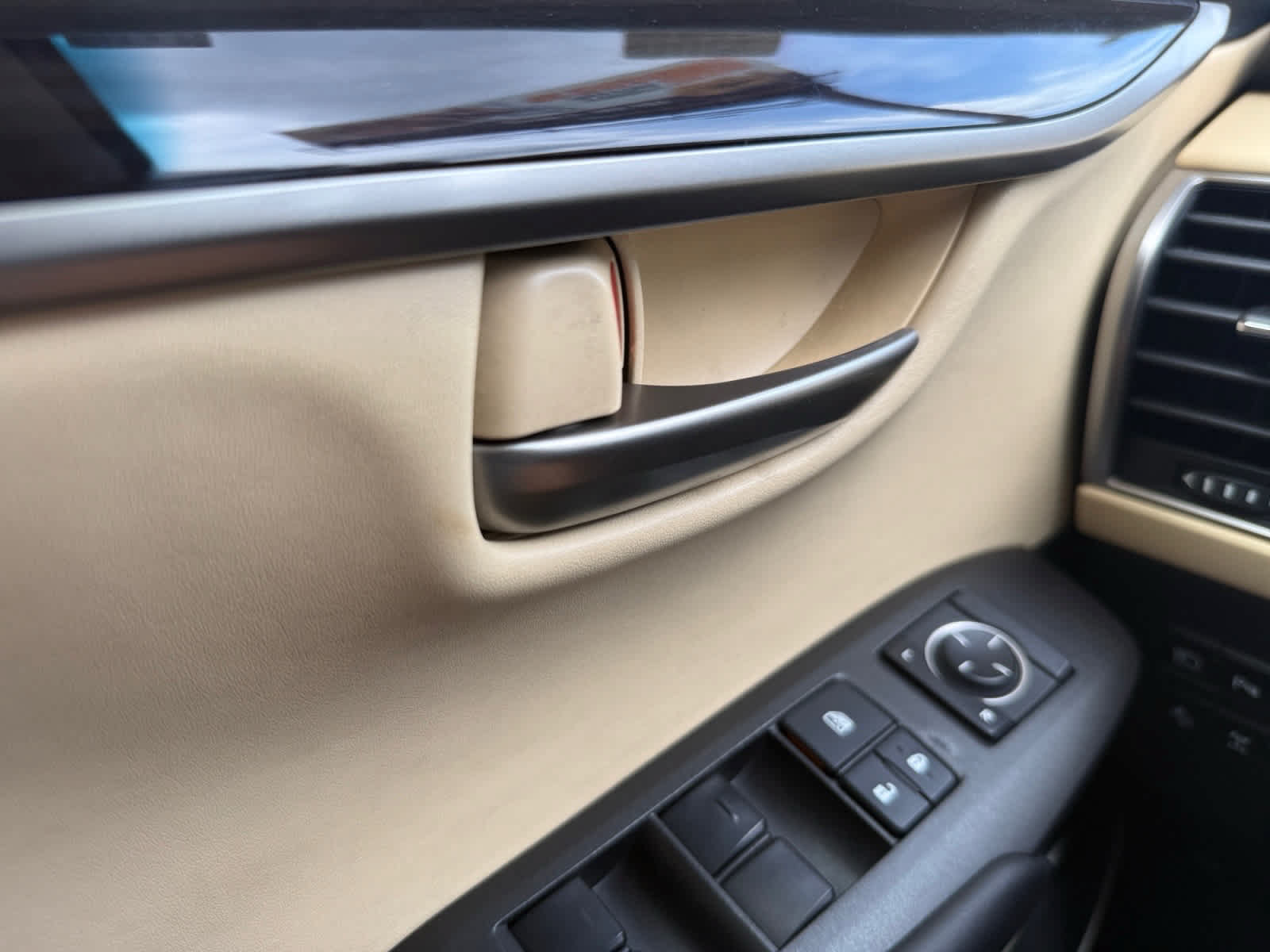 Used 2015 Lexus NX 200t AWD w/ Luxury Package image 28
