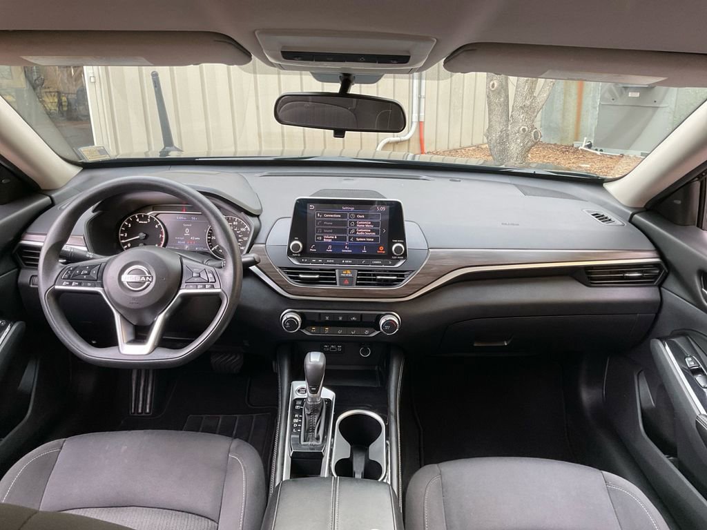 Used 2023 Nissan Altima 2.5 SV image 18