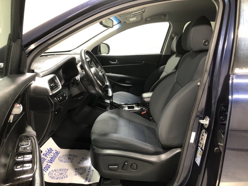 Used 2019 Kia Sorento LX w/ LX Convenience Package image 17