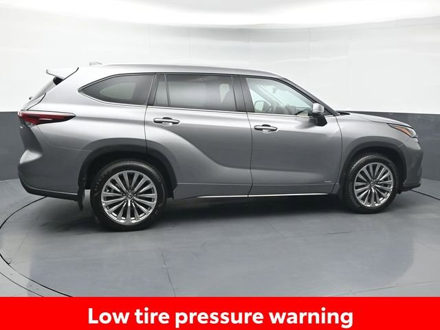 Certified 2025 Toyota Highlander XLE image 7