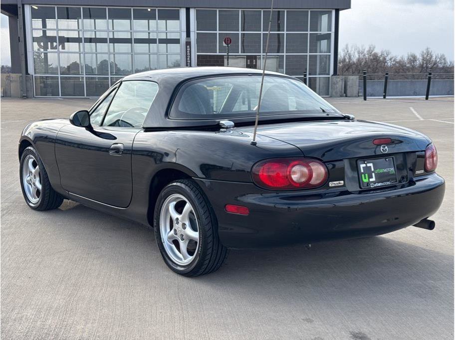Used 2002 MAZDA MX-5 Miata image 6