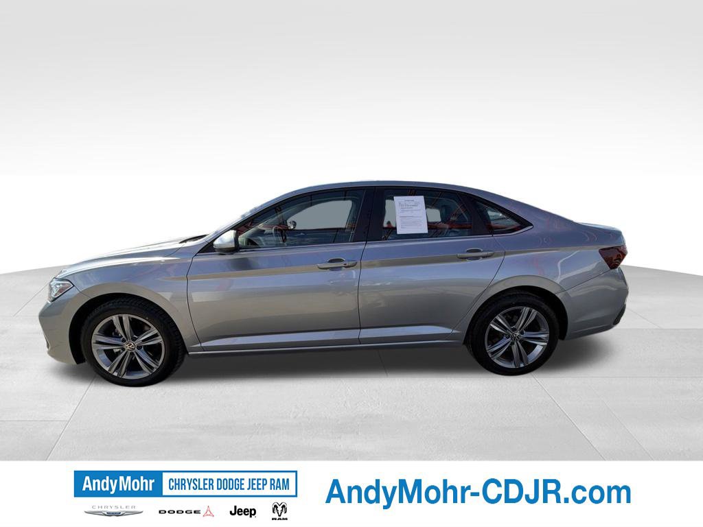 Used 2024 Volkswagen Jetta SE FWD image 4