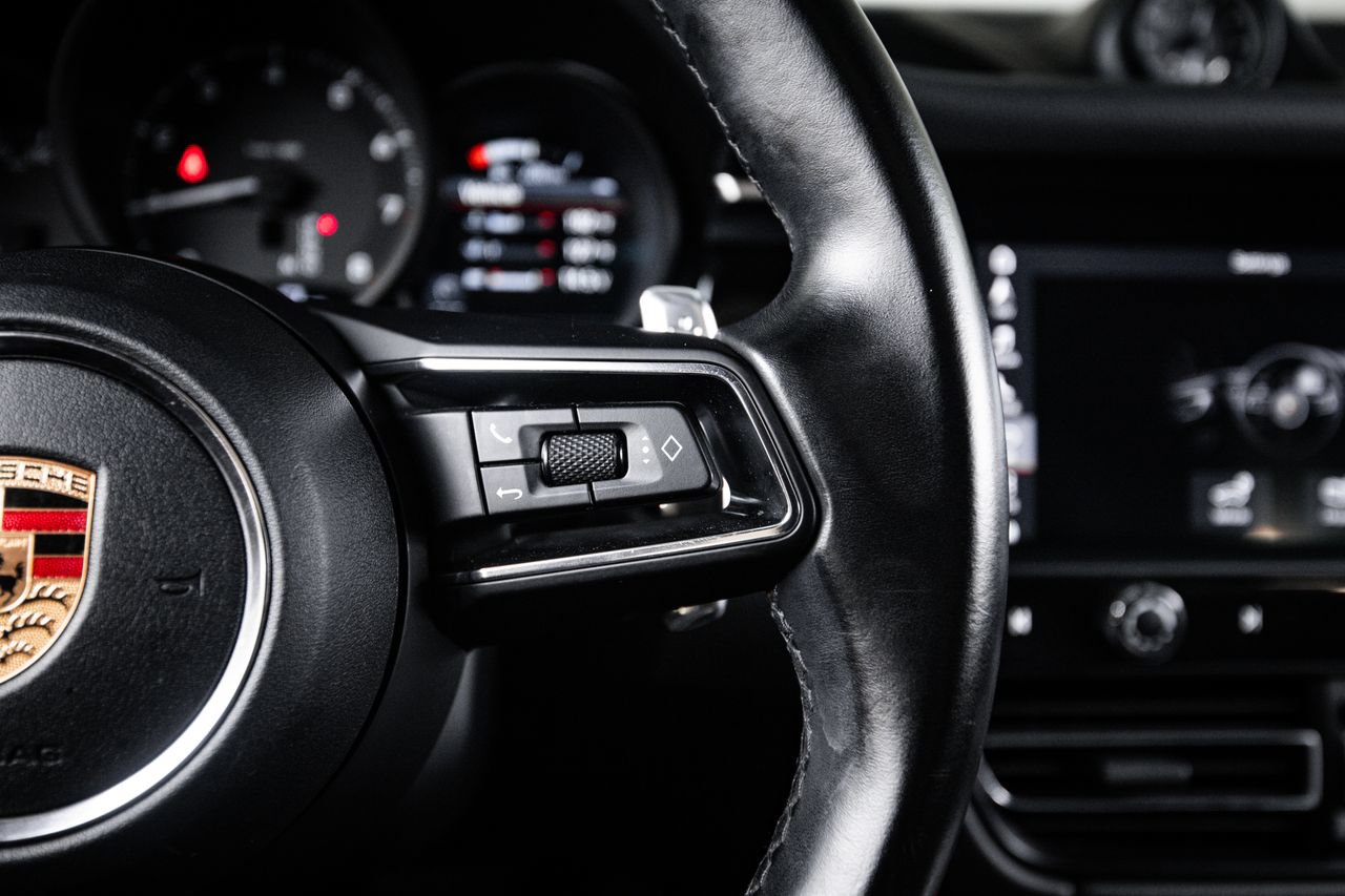 Certified 2023 Porsche Macan AWD/4WD image 16