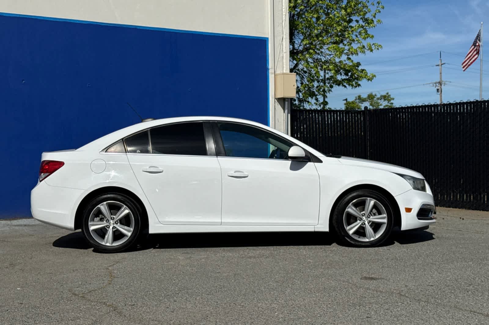 Used 2016 Chevrolet Cruze LT image 2