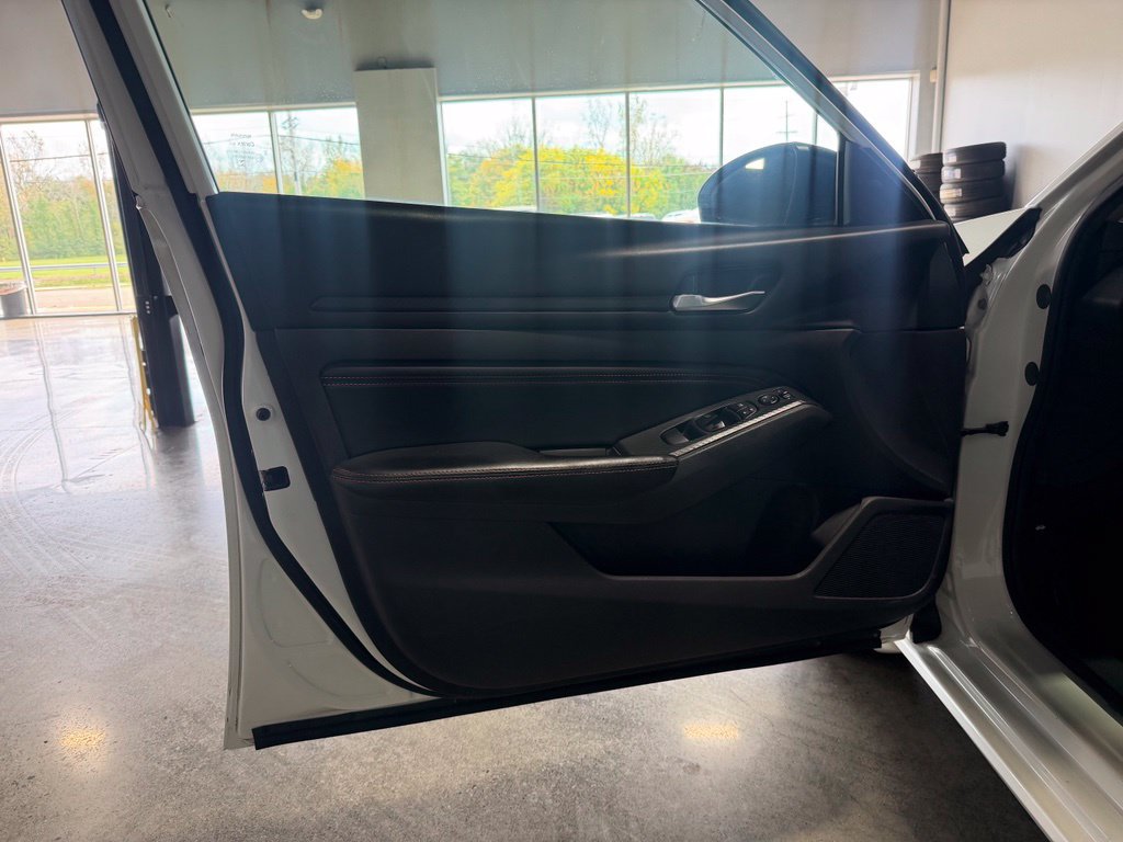 Used 2019 Nissan Altima 2.5 SR w/ SR Premium Package AWD/4WD image 14