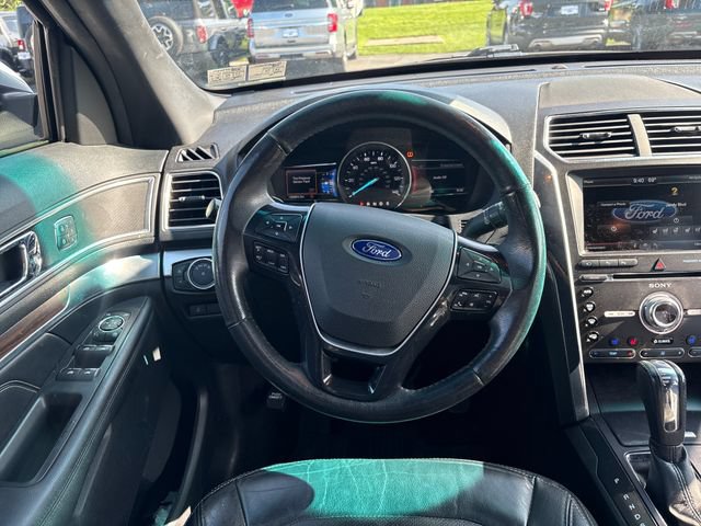 Used 2016 Ford Explorer Limited w/ Equipment Group 301A AWD/4WD image 15