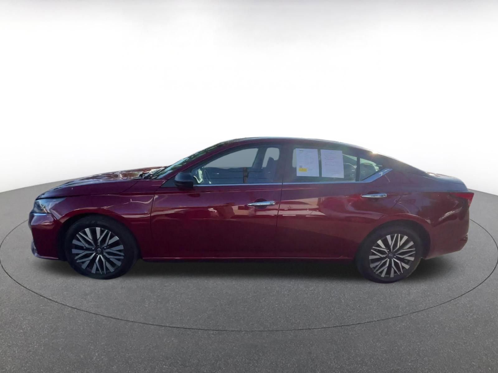 Used 2025 Nissan Altima 2.5 SV image 9