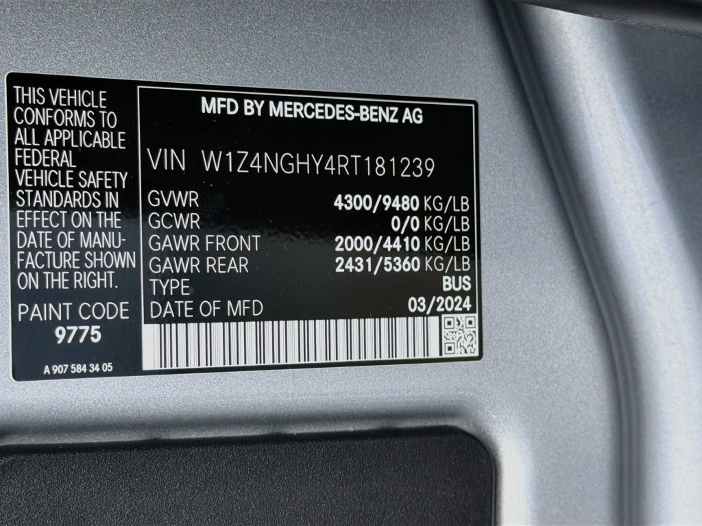 Used 2024 Mercedes-Benz Sprinter 2500 image 34