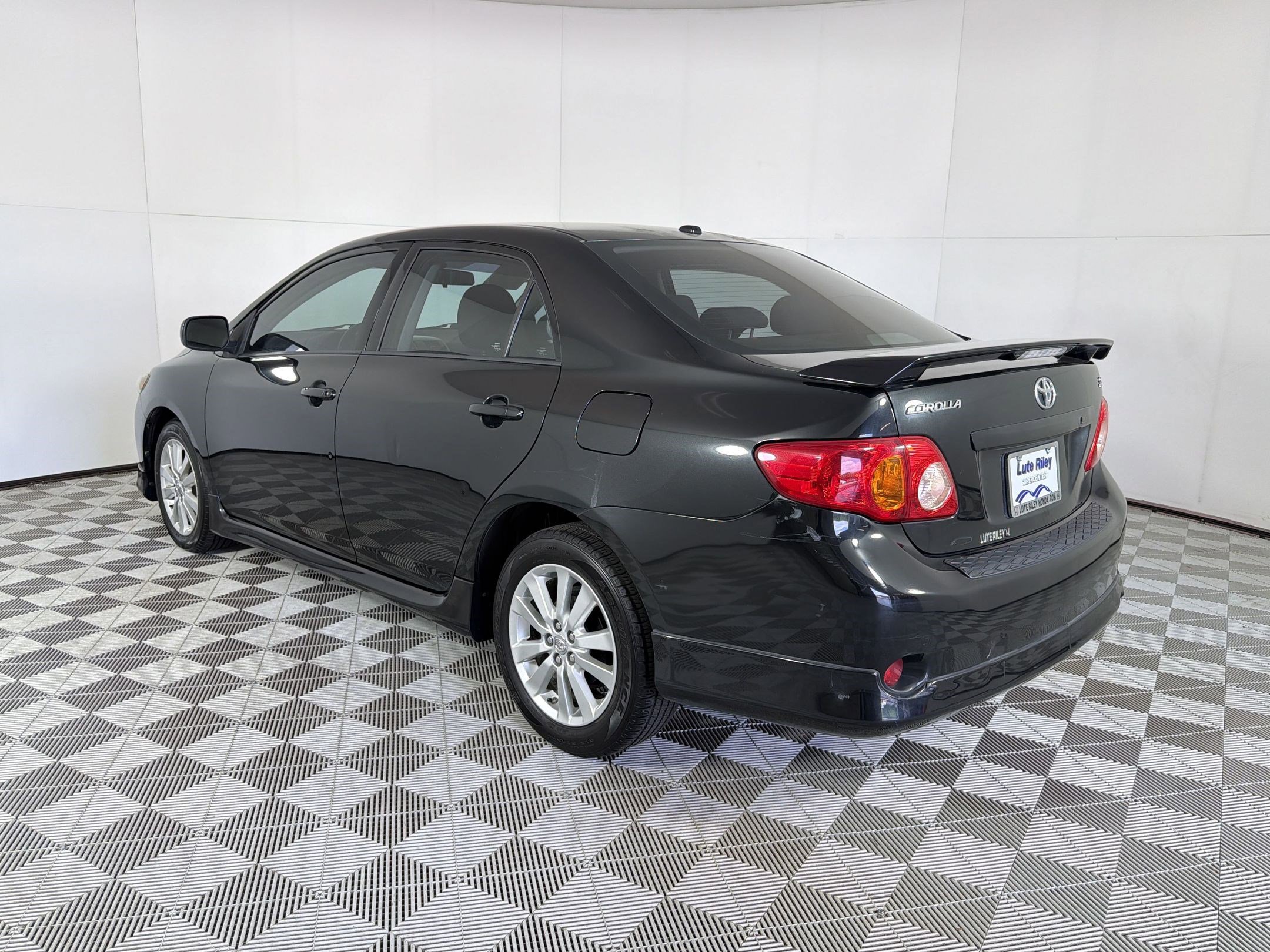 Used 2010 Toyota Corolla S image 3