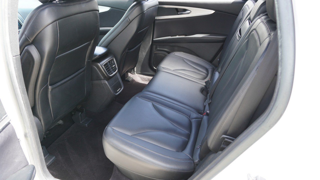 Used 2016 Lincoln MKX Premiere w/ Cargo Accessories Package FWD image 30