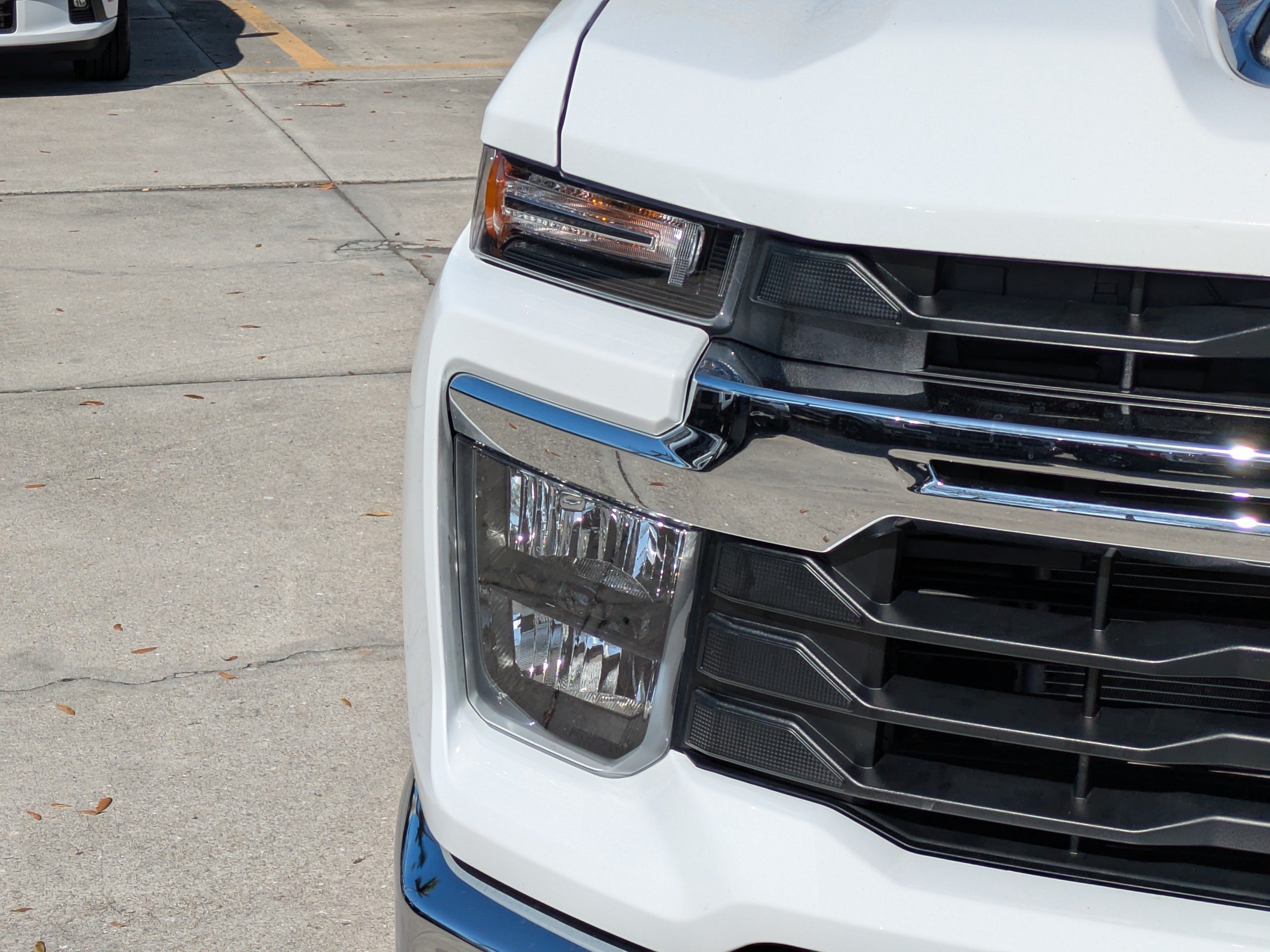 Used 2025 Chevrolet Silverado 2500 LT w/ Convenience Package AWD/4WD image 9