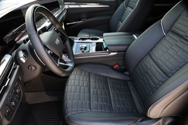 Used 2025 Cadillac Escalade V w/ LPO, ONYX Package image 11