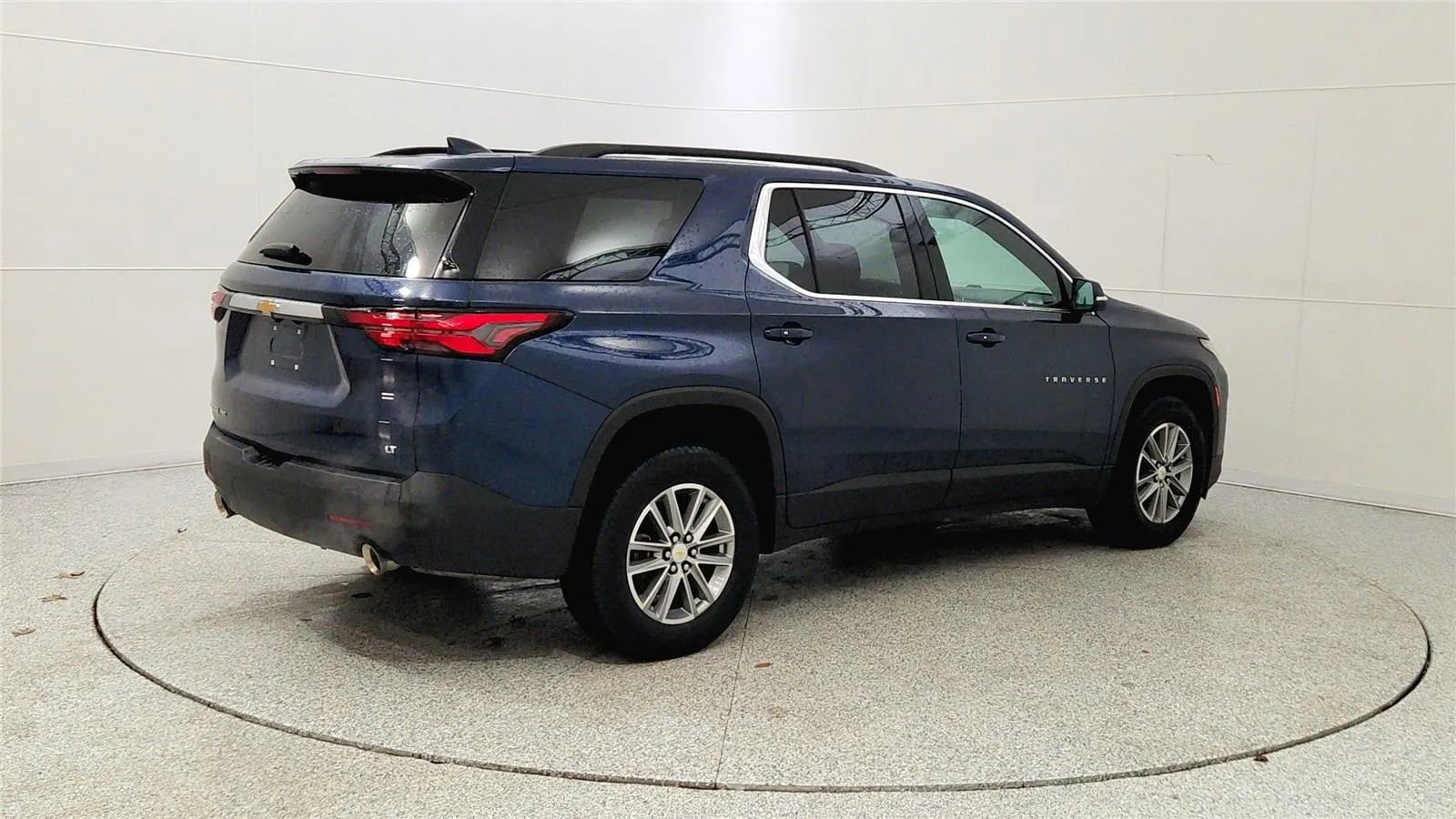 Used 2023 Chevrolet Traverse LT image 7