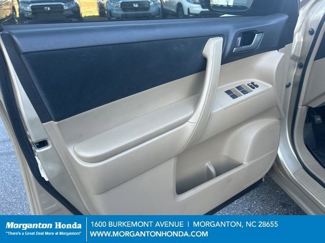 Used 2012 Toyota Highlander FWD w/ Tech Pkg image 13