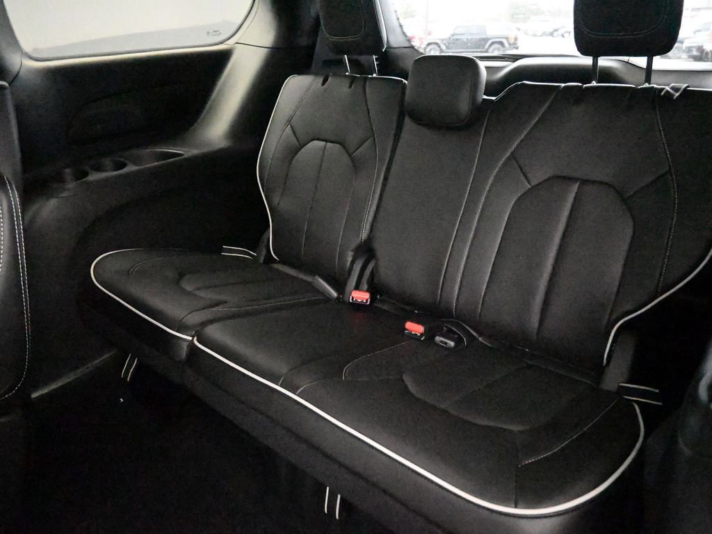 New 2026 Chrysler Pacifica Limited w/ S Appearance Package FWD image 14