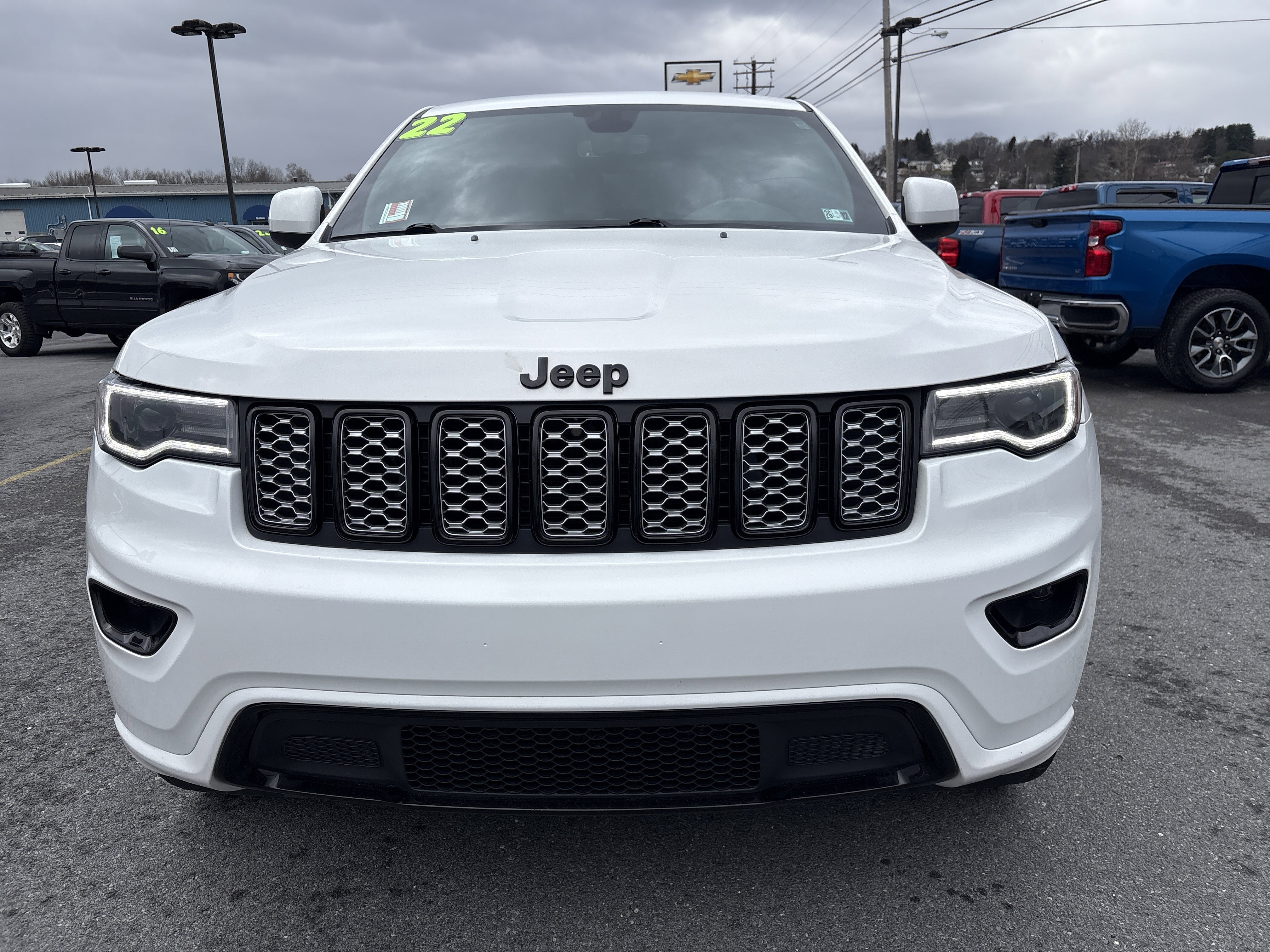 Used 2022 Jeep Grand Cherokee Laredo X image 9