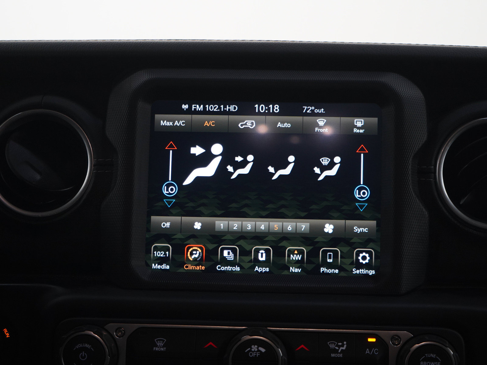 Used 2020 Jeep Wrangler Unlimited Sahara AWD/4WD image 16