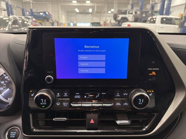 Certified 2024 Toyota Highlander AWD image 24
