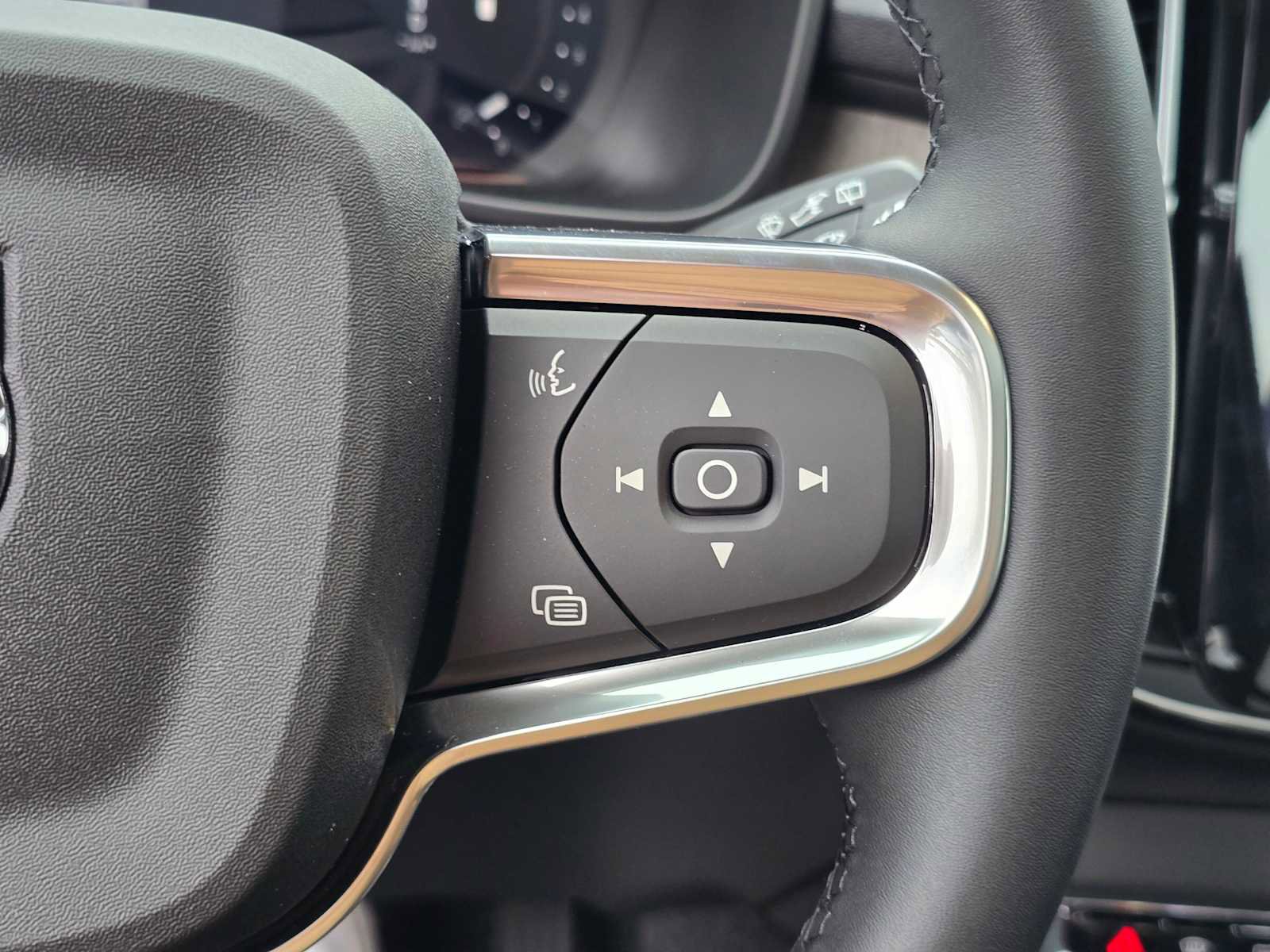 New 2026 Volvo XC40 B5 Plus w/ Protection Package Premier image 30