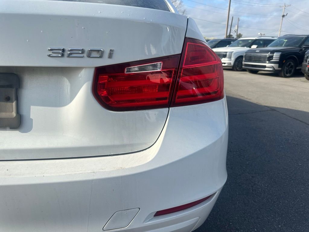 Used 2015 BMW 320i xDrive Sedan image 9