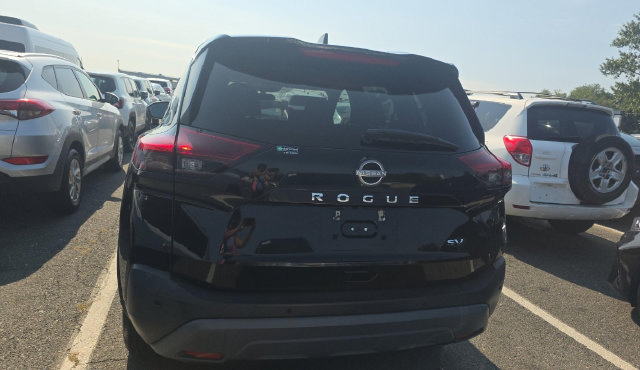 Used 2023 Nissan Rogue SV FWD image 5