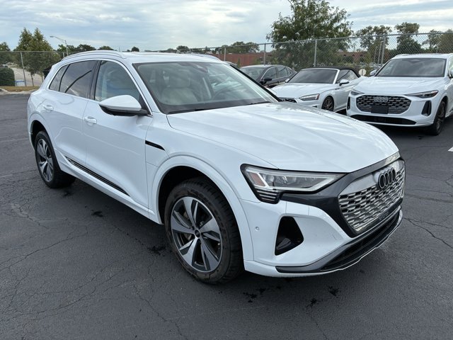 Used 2024 Audi Q8 e-tron Premium Plus w/ Premium Plus Package AWD/4WD image 3