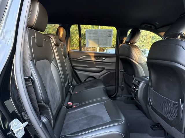 Used 2024 Jeep Grand Cherokee Altitude AWD/4WD image 16