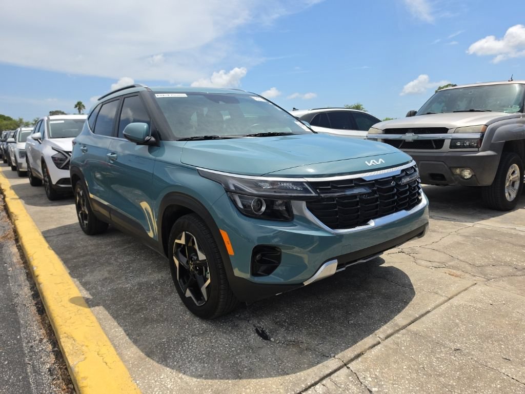 Certified 2025 Kia Seltos EX w/ EX Sunroof Package FWD image 2