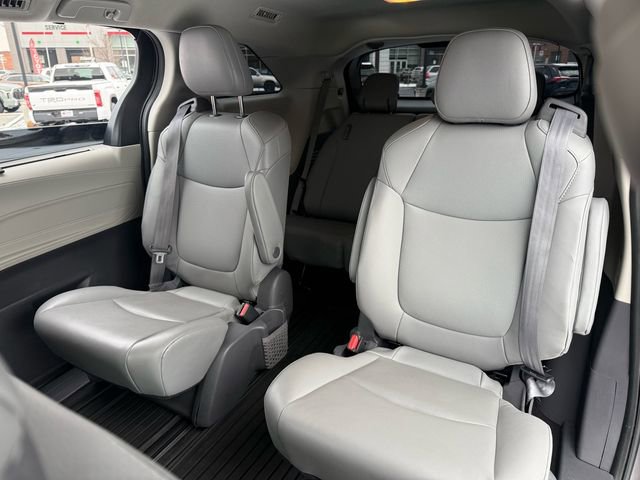 Certified 2021 Toyota Sienna XLE image 28