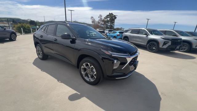 New 2026 Chevrolet Trax LT w/ LT Convenience Package FWD image 2