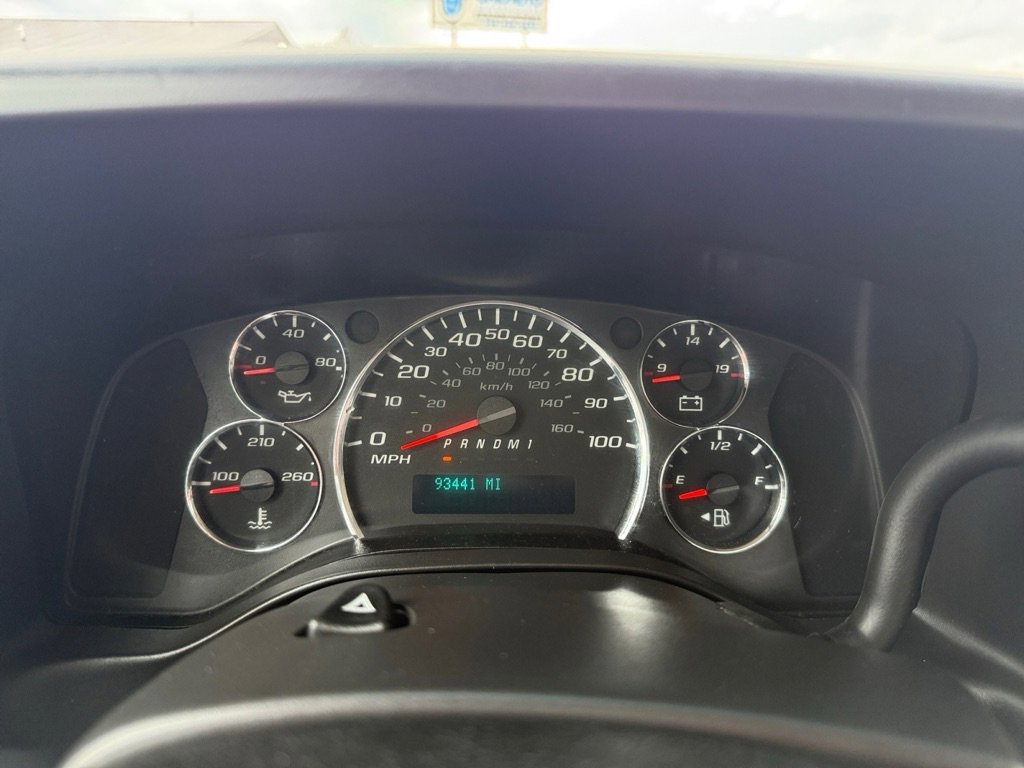 Used 2018 Chevrolet Express 3500 w/ Driver Convenience Package RWD image 15