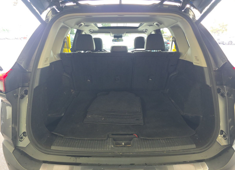 Used 2023 Nissan Rogue SV w/ SV Premium B Package FWD image 10