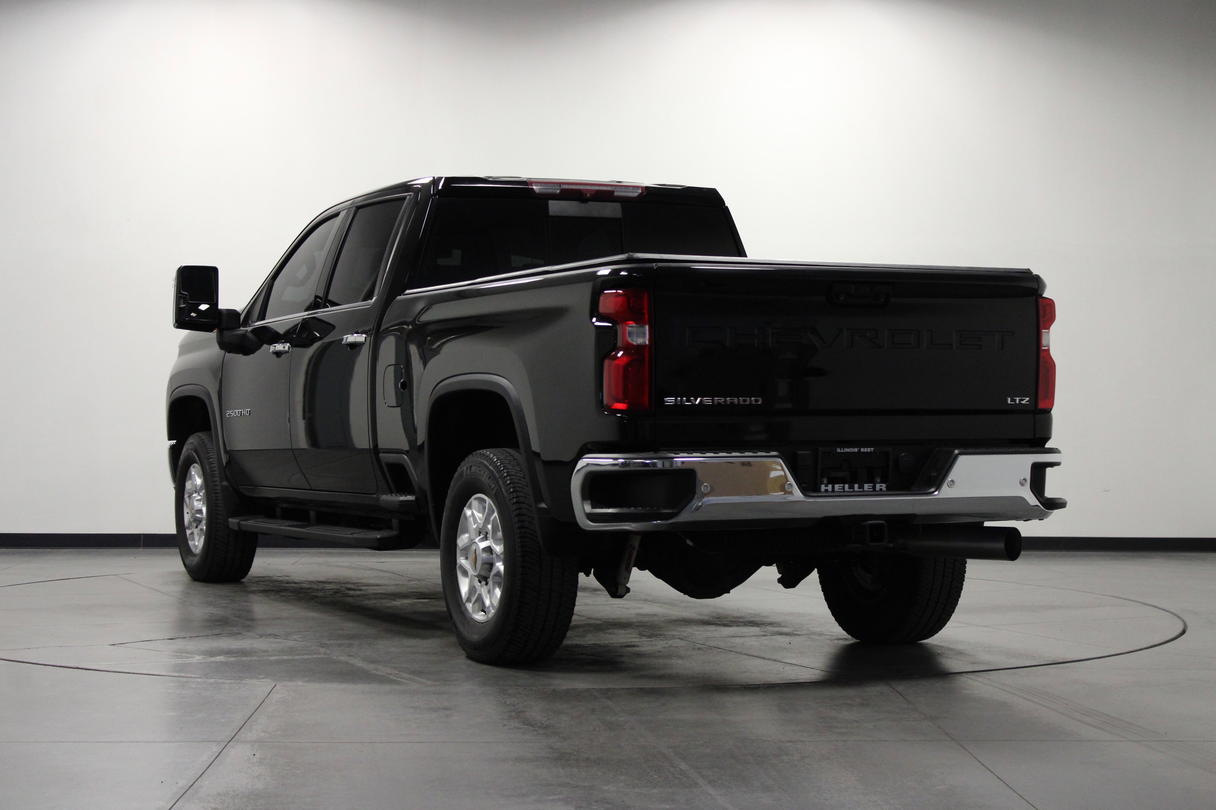 Used 2022 Chevrolet Silverado 2500 LTZ w/ LTZ Convenience Package image 6