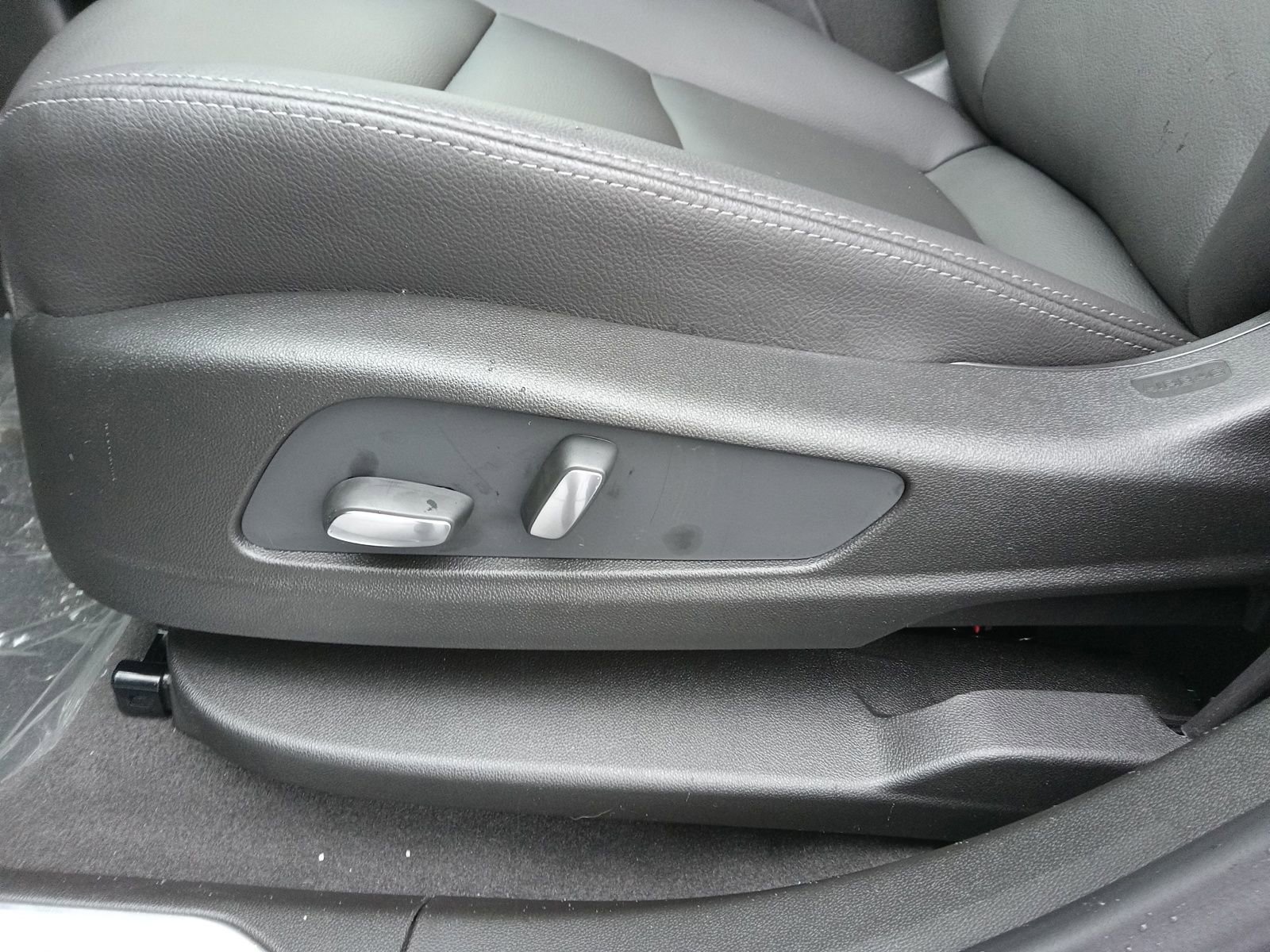 New 2026 Cadillac XT5 Luxury image 19