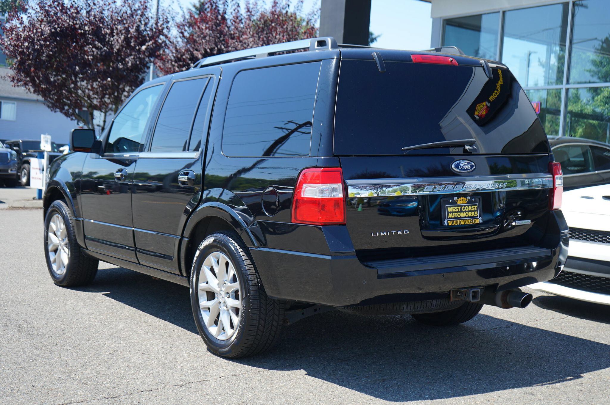 Used 2016 Ford Expedition Limited AWD/4WD image 3