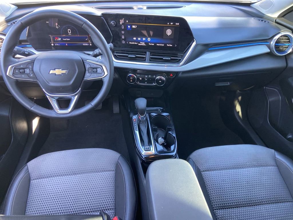 Used 2025 Chevrolet Trax LT w/ Driver Confidence Package FWD image 15