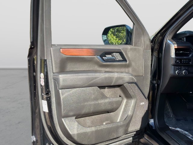 Used 2025 GMC Yukon Denali AWD/4WD image 16
