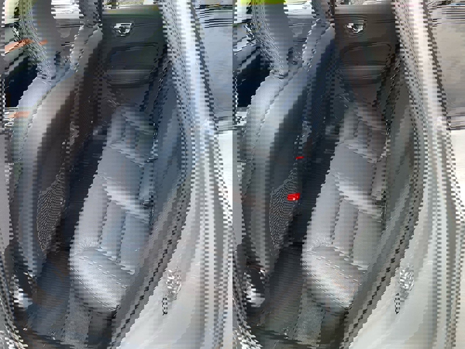 Used 2024 Volvo XC60 B5 Plus w/ Protection Package Premier image 22