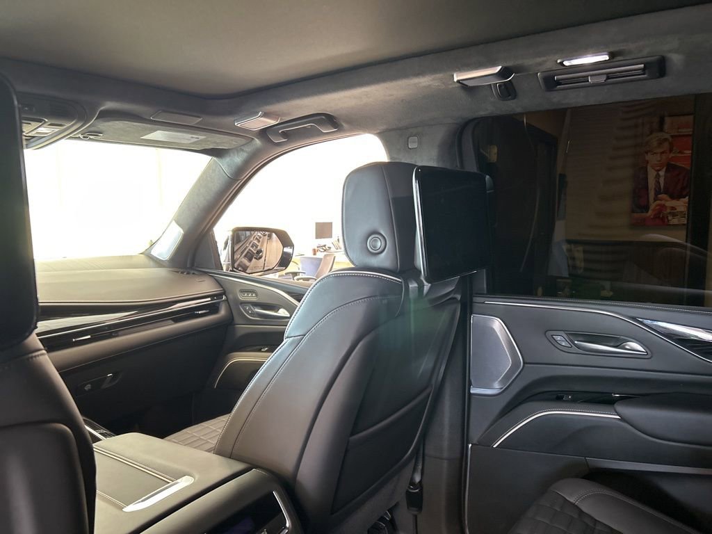 Used 2023 Cadillac Escalade ESV V AWD/4WD image 30