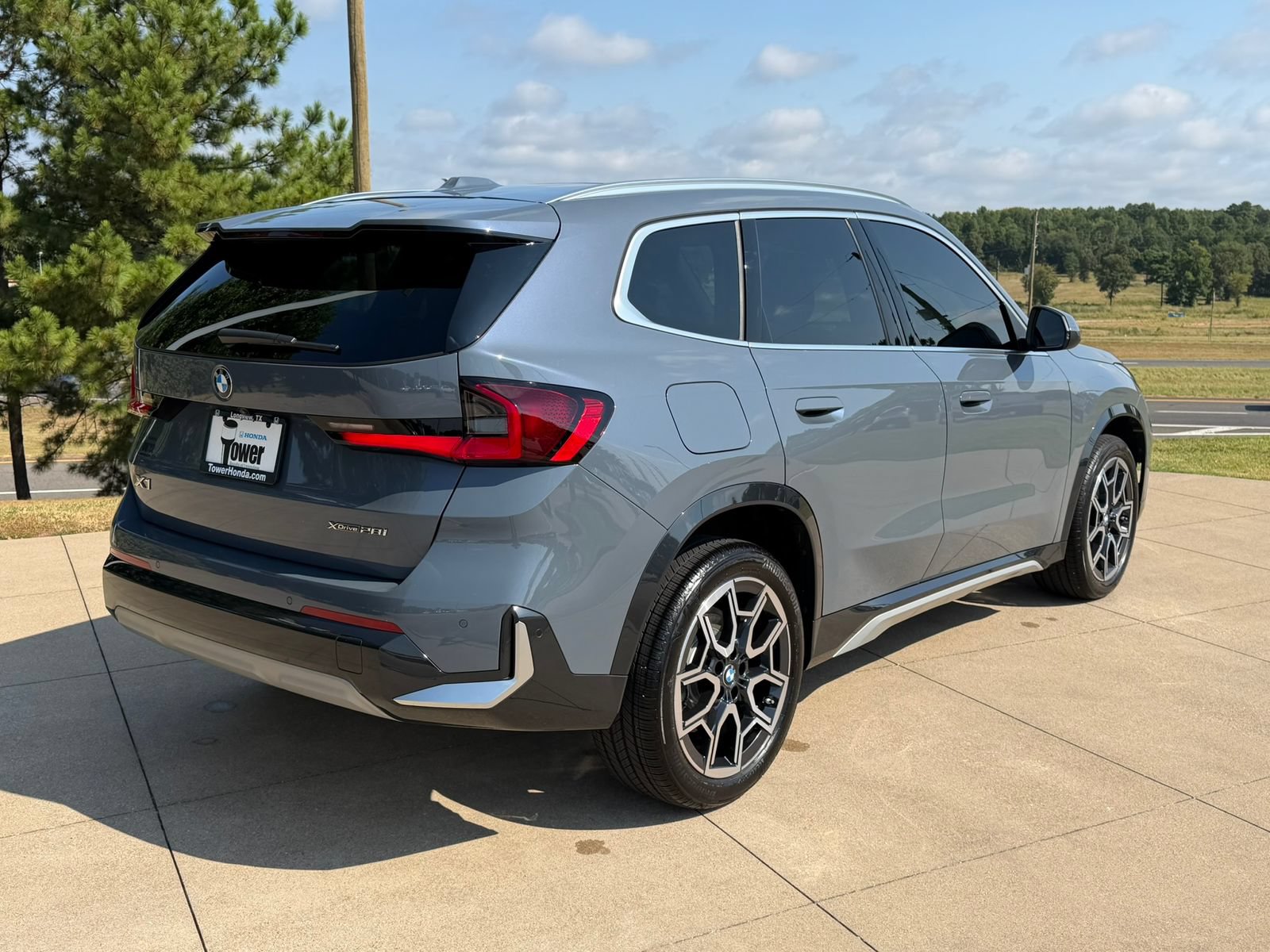 Used 2026 BMW X1 xDrive28i AWD/4WD image 6