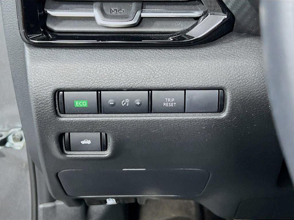 Used 2023 Nissan Sentra SR w/ SR Premium Package FWD image 8