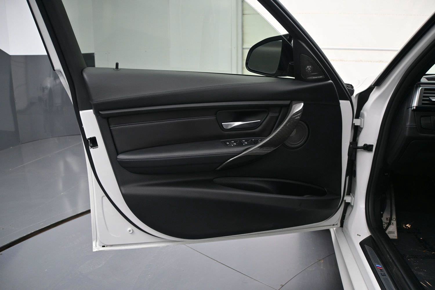 Used 2018 BMW M3 RWD image 7