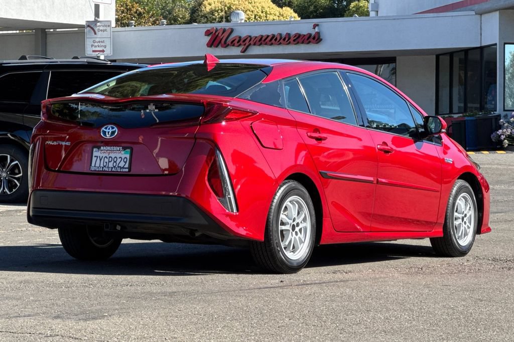 Used 2017 Toyota Prius Prime Plus FWD image 3