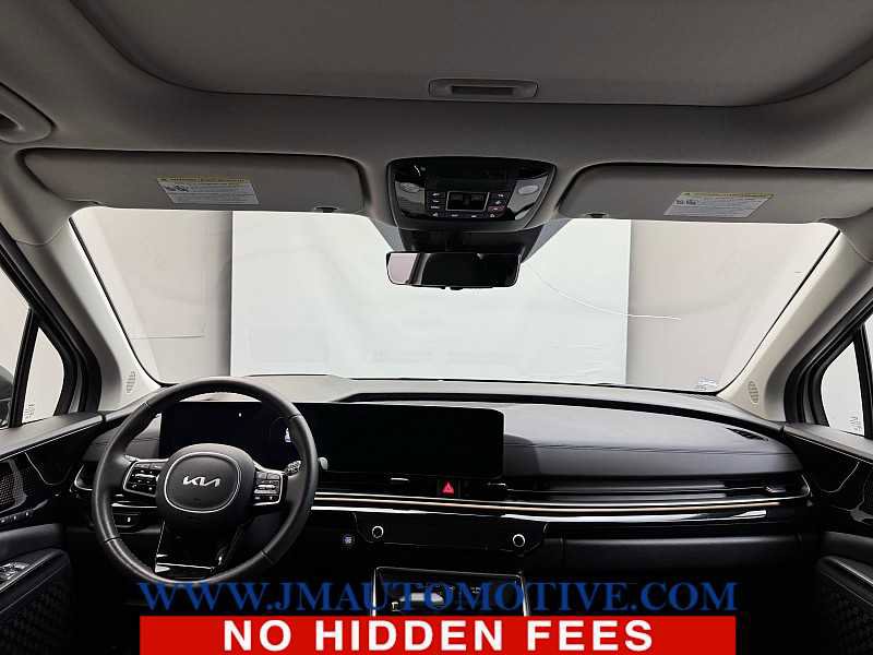 Used 2025 Kia Carnival SX Prestige image 12